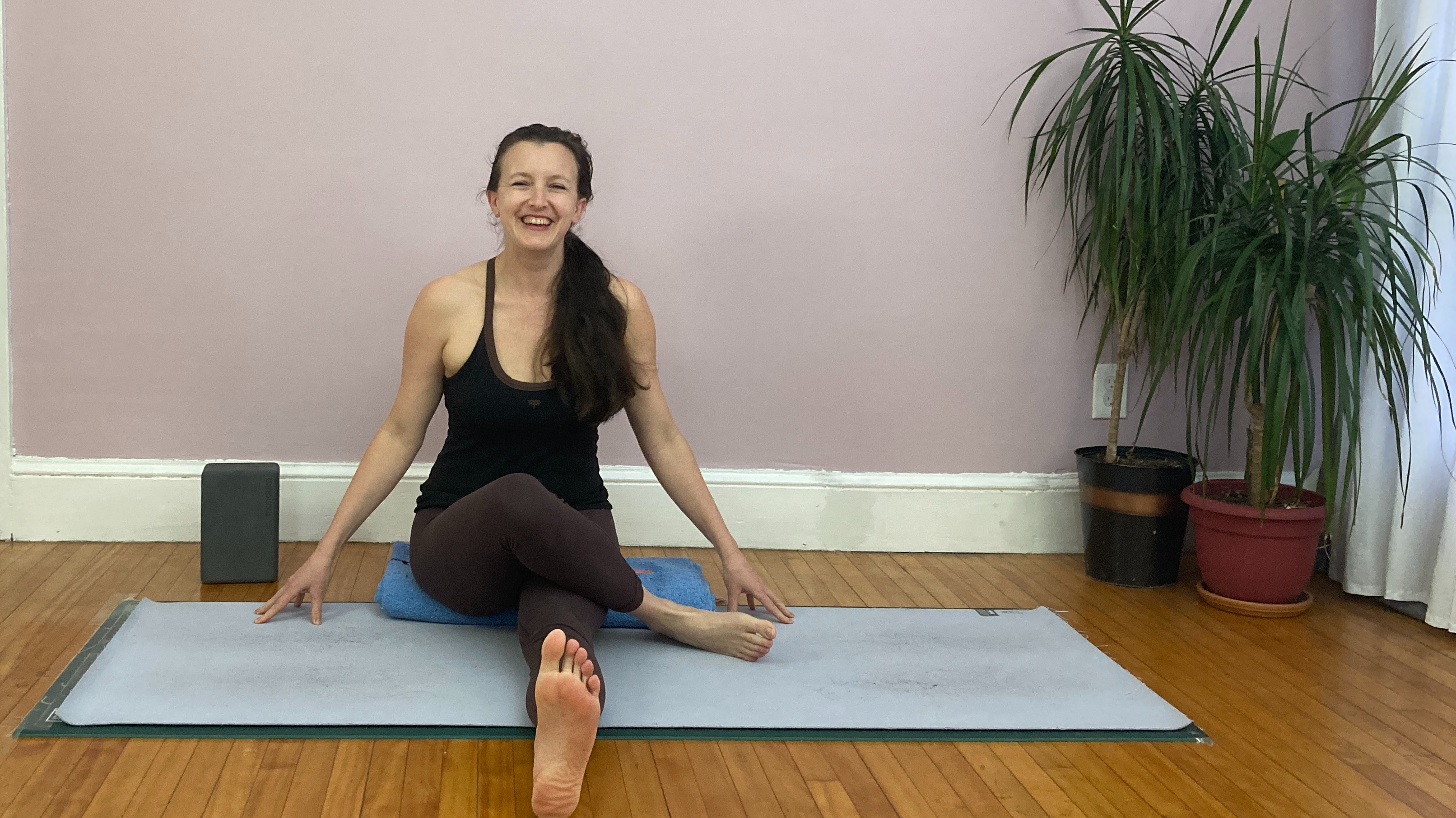 Ungrip the hips with external rotation