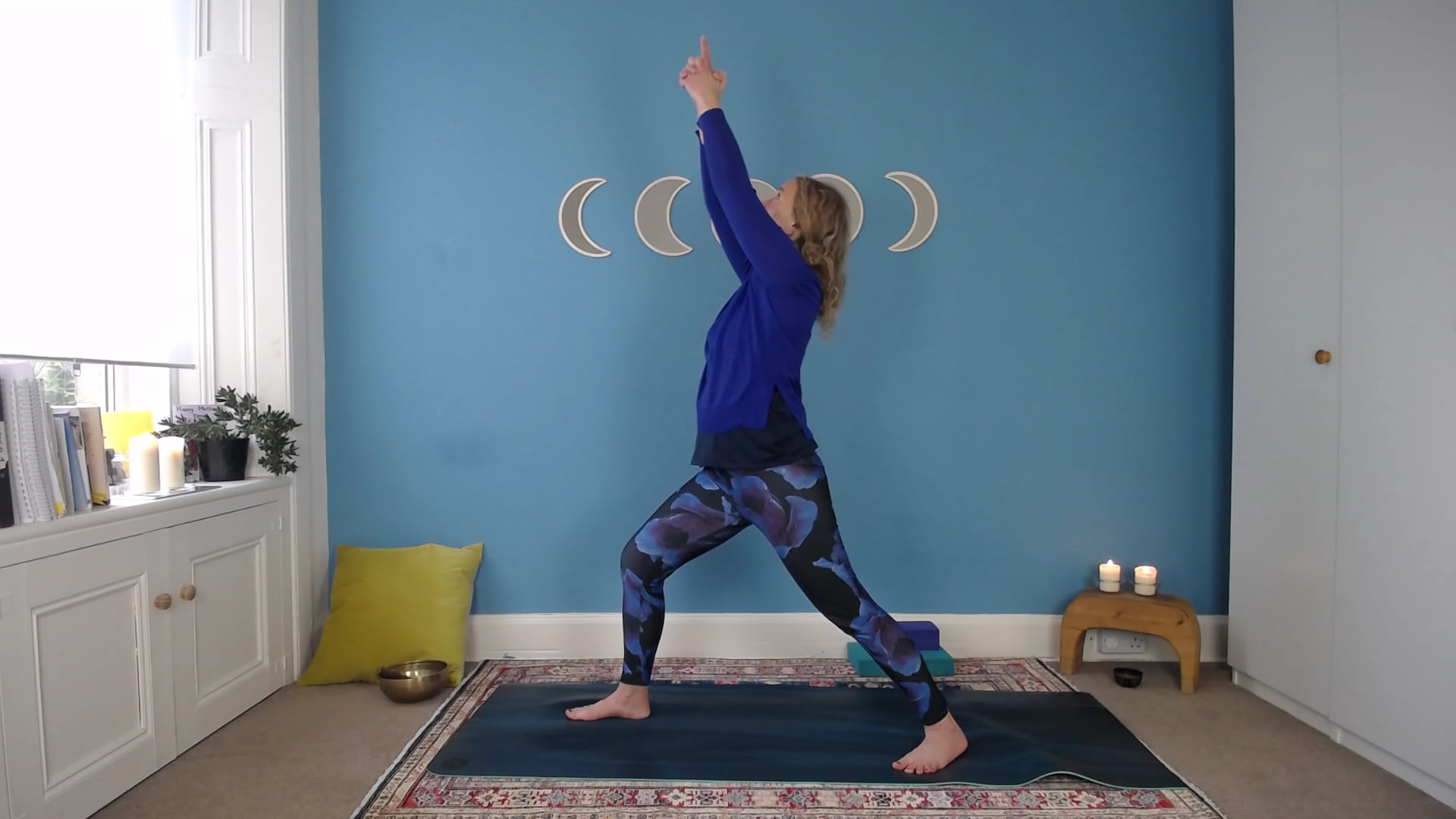 Happy tummy yoga