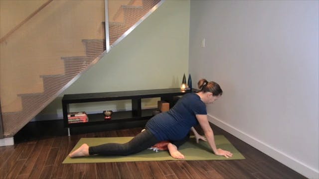 Prenatal Yoga Pigeon Practice 7 min