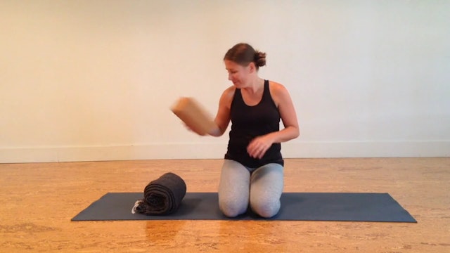 Postnatal Yoga Pelvic Floor 5 min.