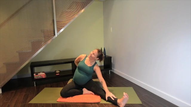 Prenatal Yoga Neck & Shoulder 10 min.