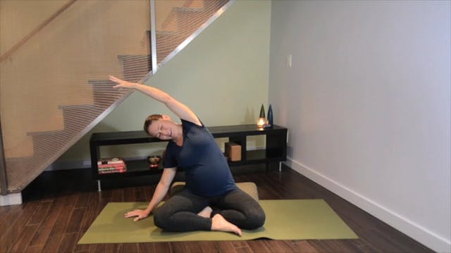 Prenatal Yoga Mid Back Release 5 min.