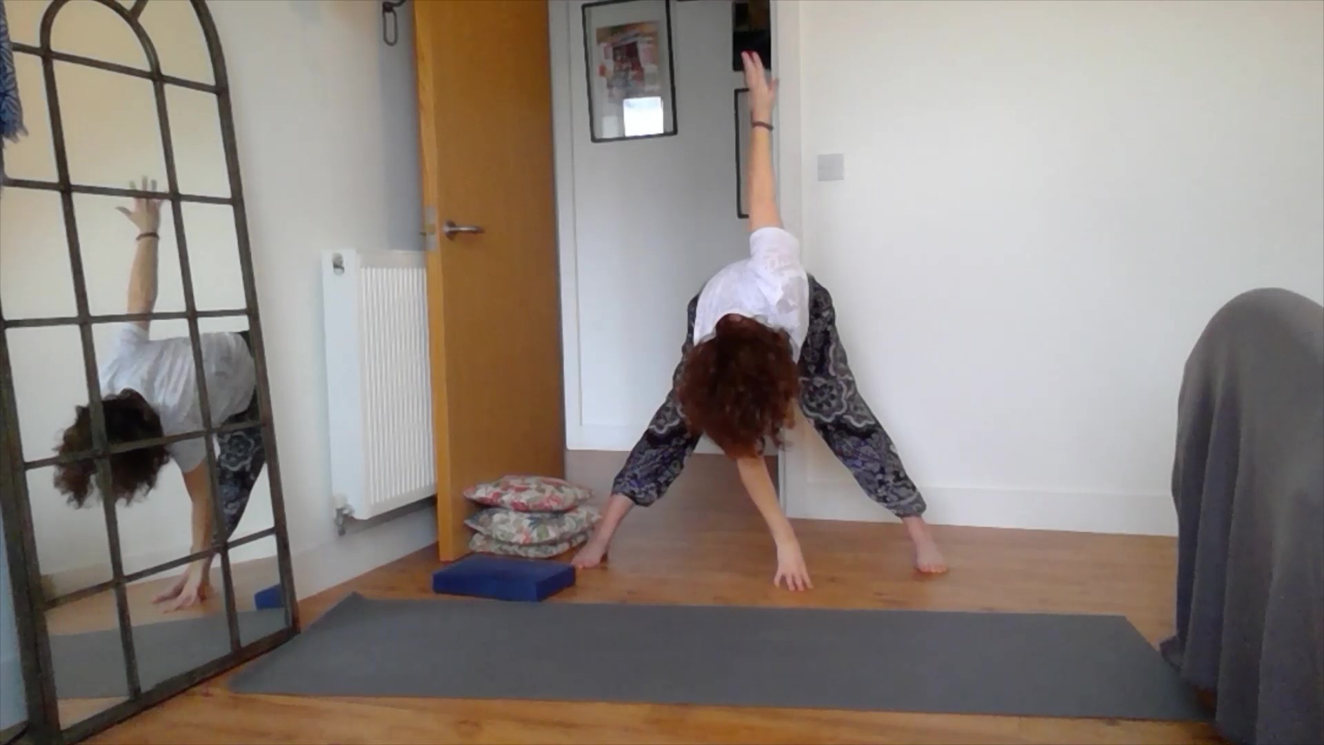 Yoga practice - Crossing the mid line