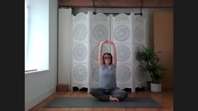 Yoga Practice -  10 min Energising & Mobilising 