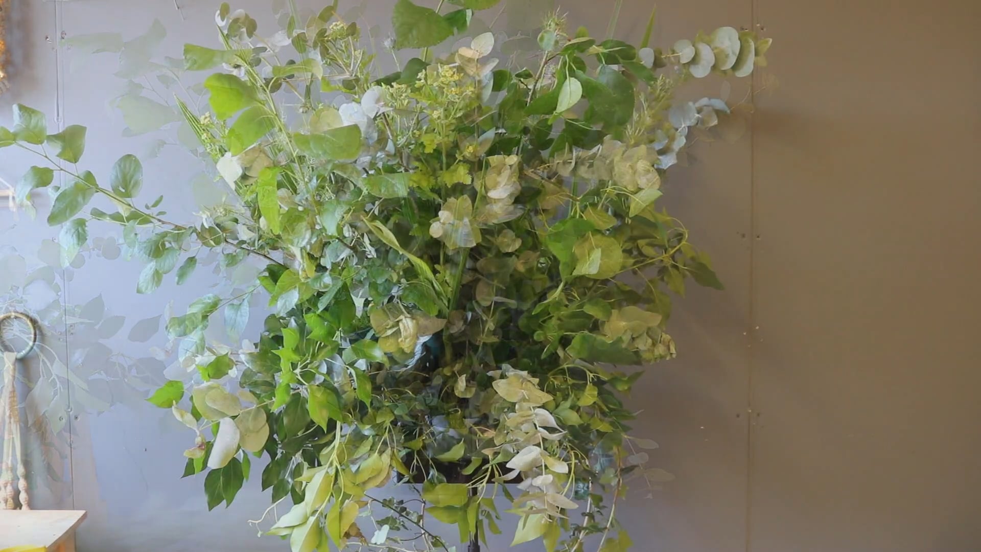 Foam free pedestal stand