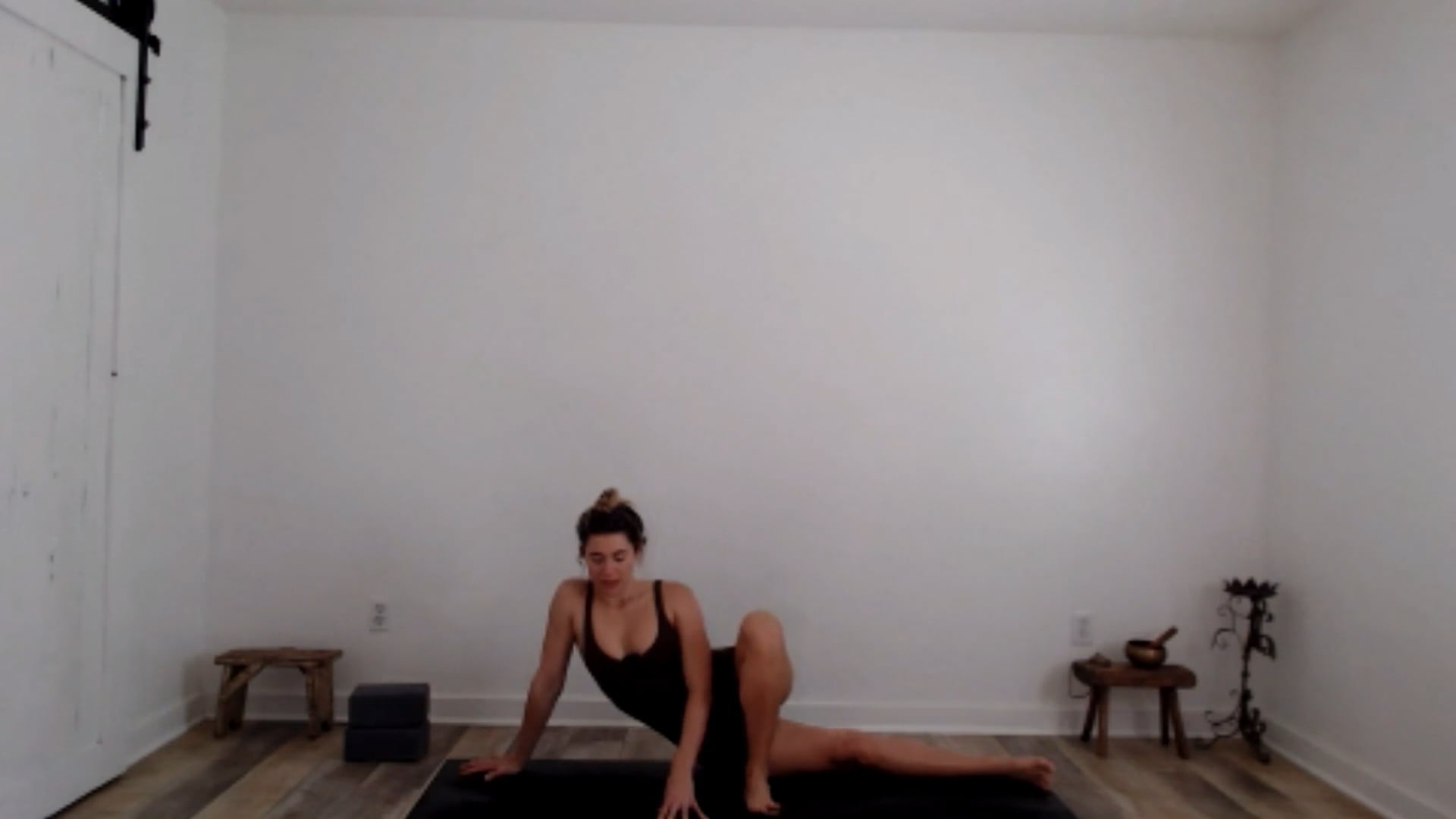 60 min Vinyasa Flow w/ Ashley - Twist, Balance, Open and Strong 11/21/2024