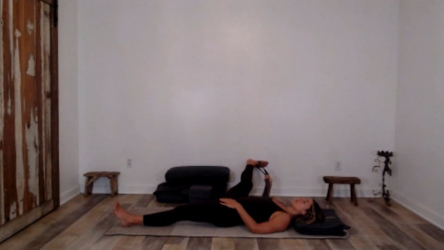60 min Gentle Yin & Restorative w/ Ashley- Quiet, Relaxed and Still 06/30/2024