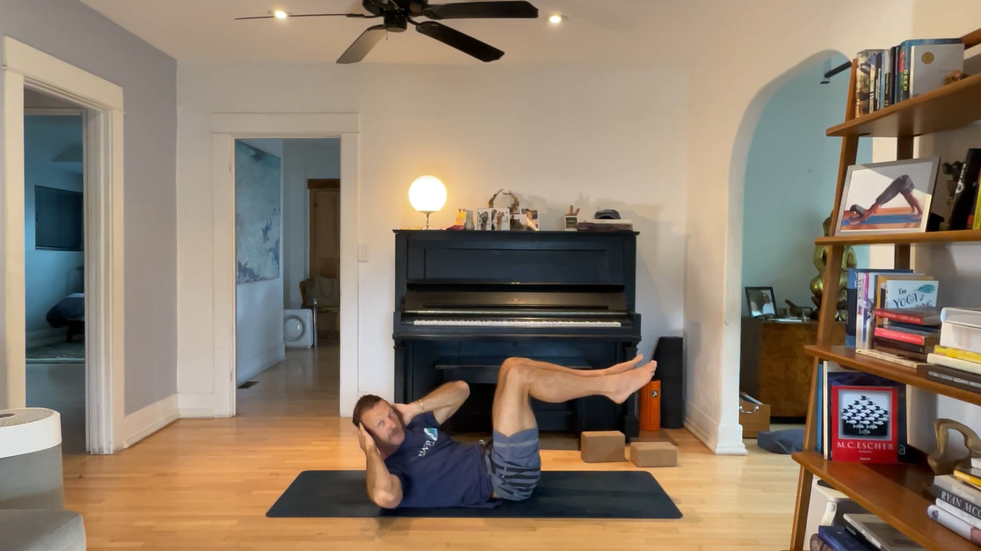 45 min Vinyasa 2 w/ Meditation : Vytas