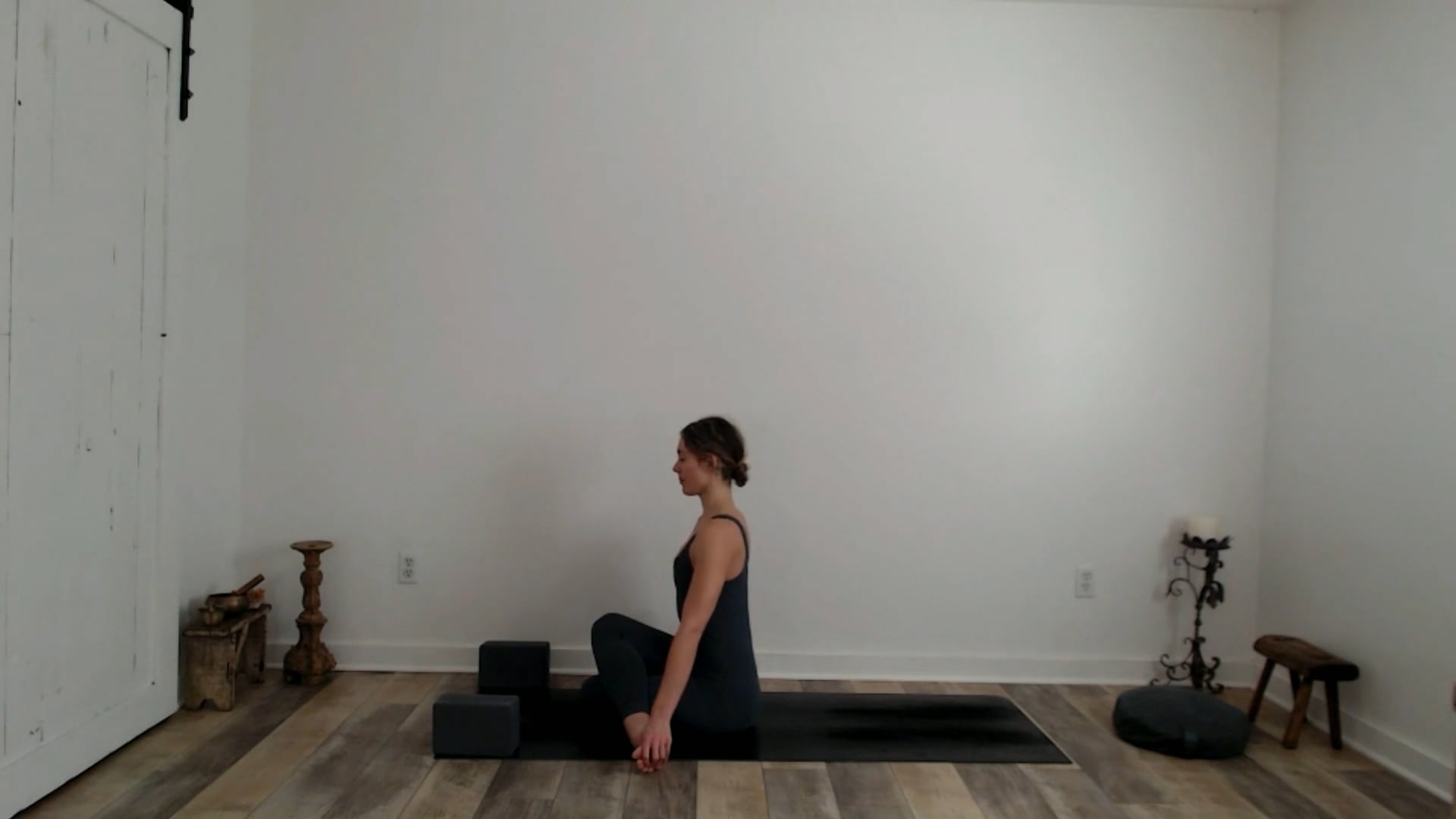 60 min 02/07/2026 Strong, Open & Mobile Hips Flow w/ Ashley