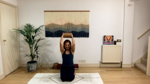 60 min Vinyasa Flow level 2/3 w/ Mia ...