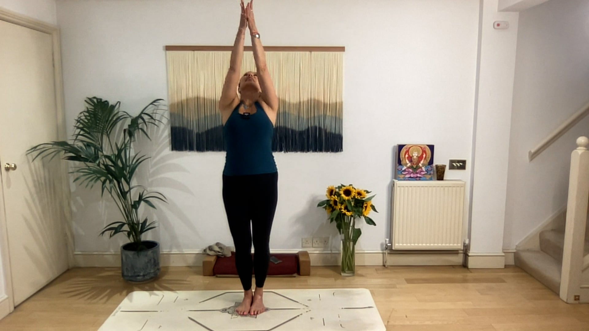 75 min Vinyasa Flow level 2/3 w/ Mia ...