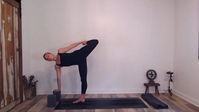 30 Min YogaWorks w/  Ashley - Lion´s ...