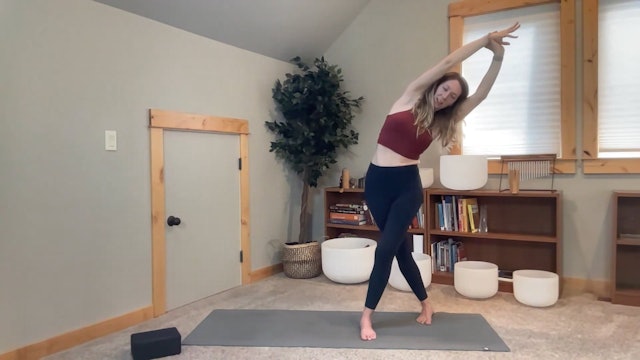 15 min Morning Stretch w/ Becky- Head to Toes – 6/08/2023