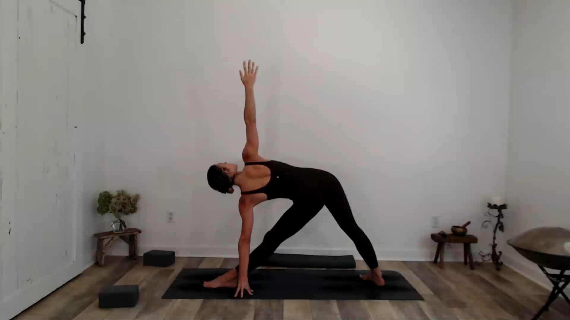 60m  min Vinyasa Flow w/ Ashley - Cel...