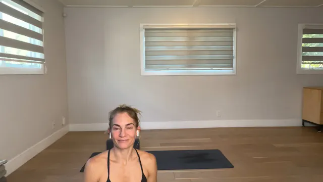 60 min Vinyasa 2-3 w/Maya - Pincha an...