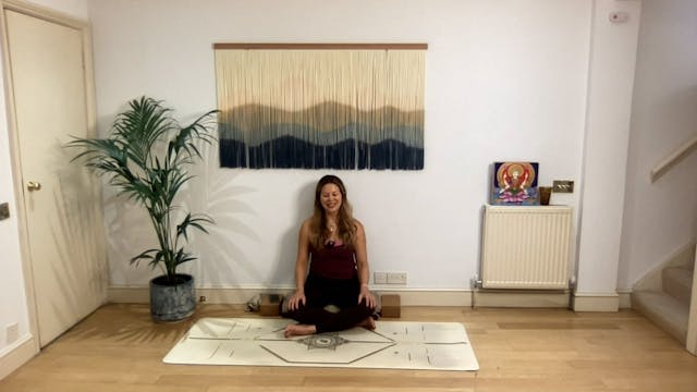 10 min Meditation w/ Mia - Calm in th...