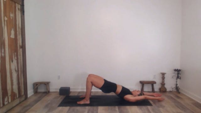 60 min: Vinyasa Flow w/ Ashley - Core...