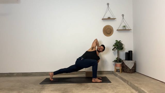 30 min Morning Stretchy Flow w/ Gustavo