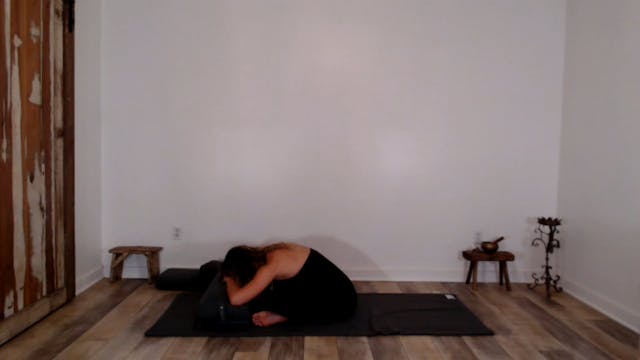 60 min Gentle Yin & Restorative w/ As...