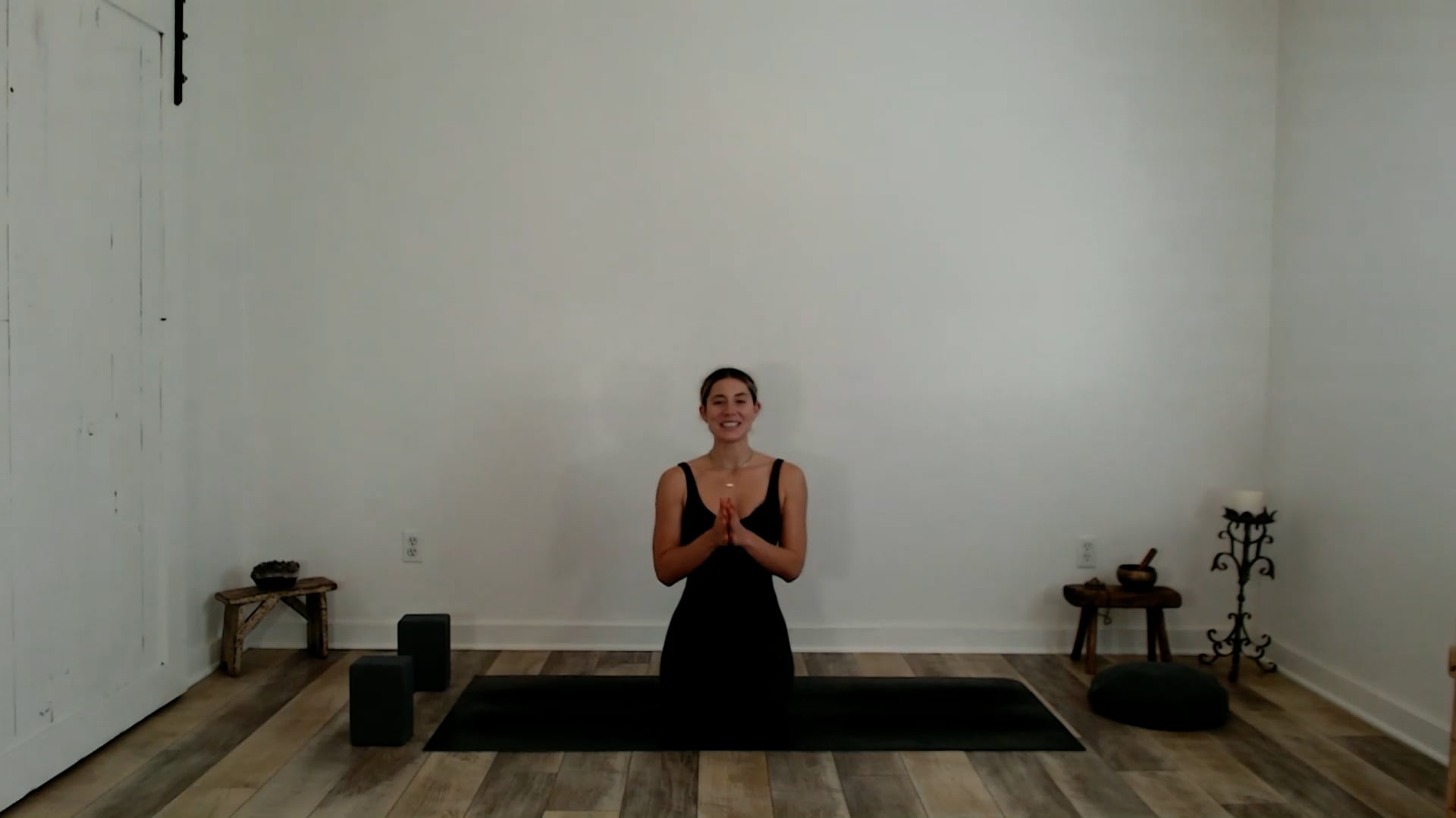 60 min Vinyasa Flow All Levels: Ashley