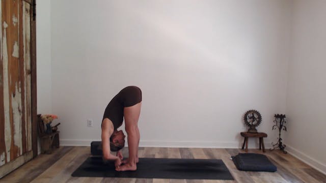 45 min Vinyasa  w/ Ashley - Wake Up S...