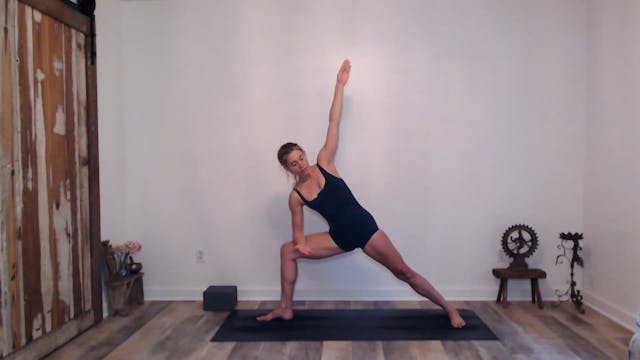 45 min Vinyasa w/ Ashley - Hot to Coo...