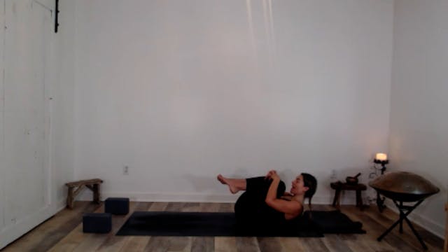 30 min Hatha Yoga w/ Ashley - Come Ho...