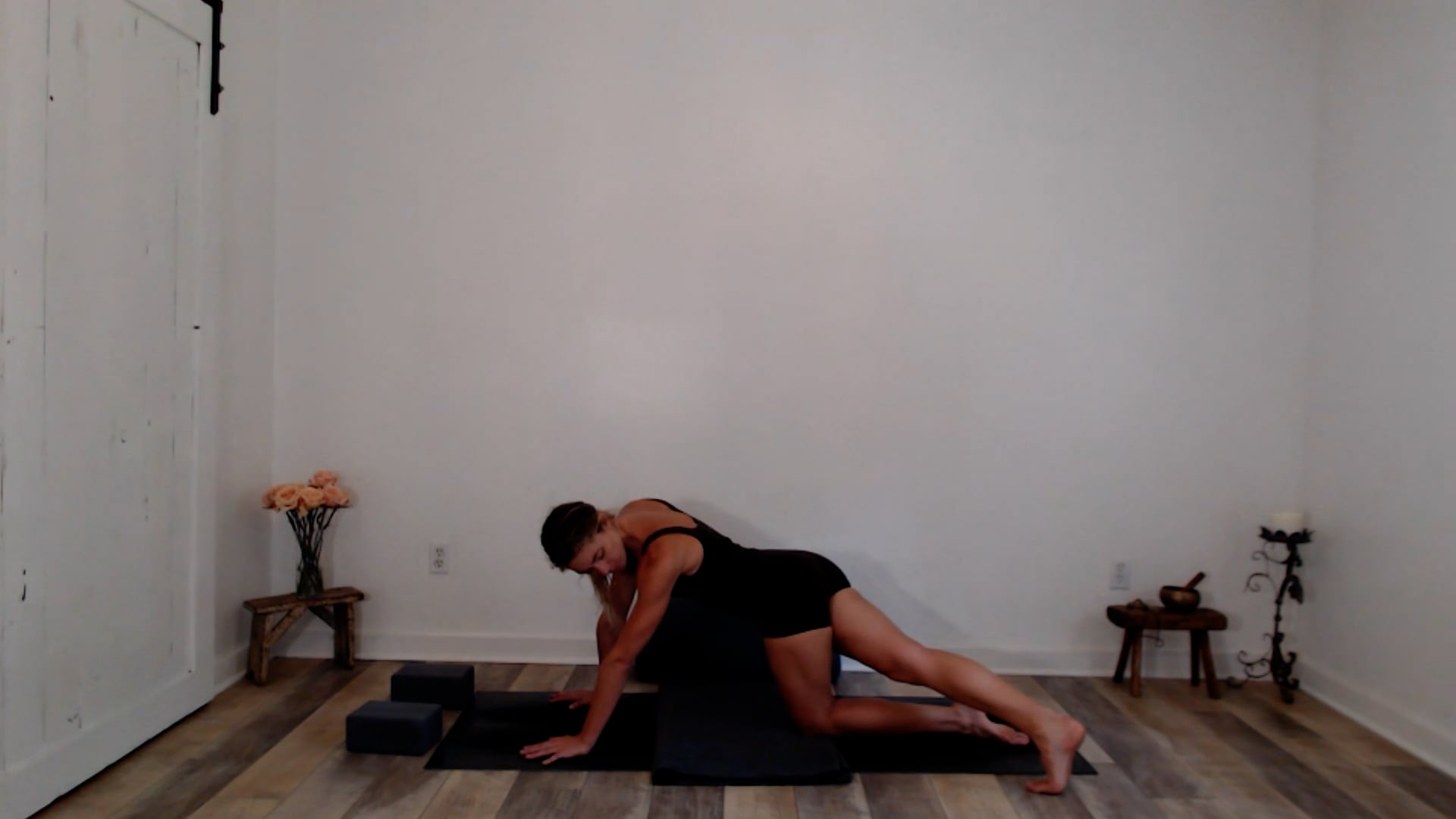 60 min Vinyasa Flow w/ Ashley - Mostl...