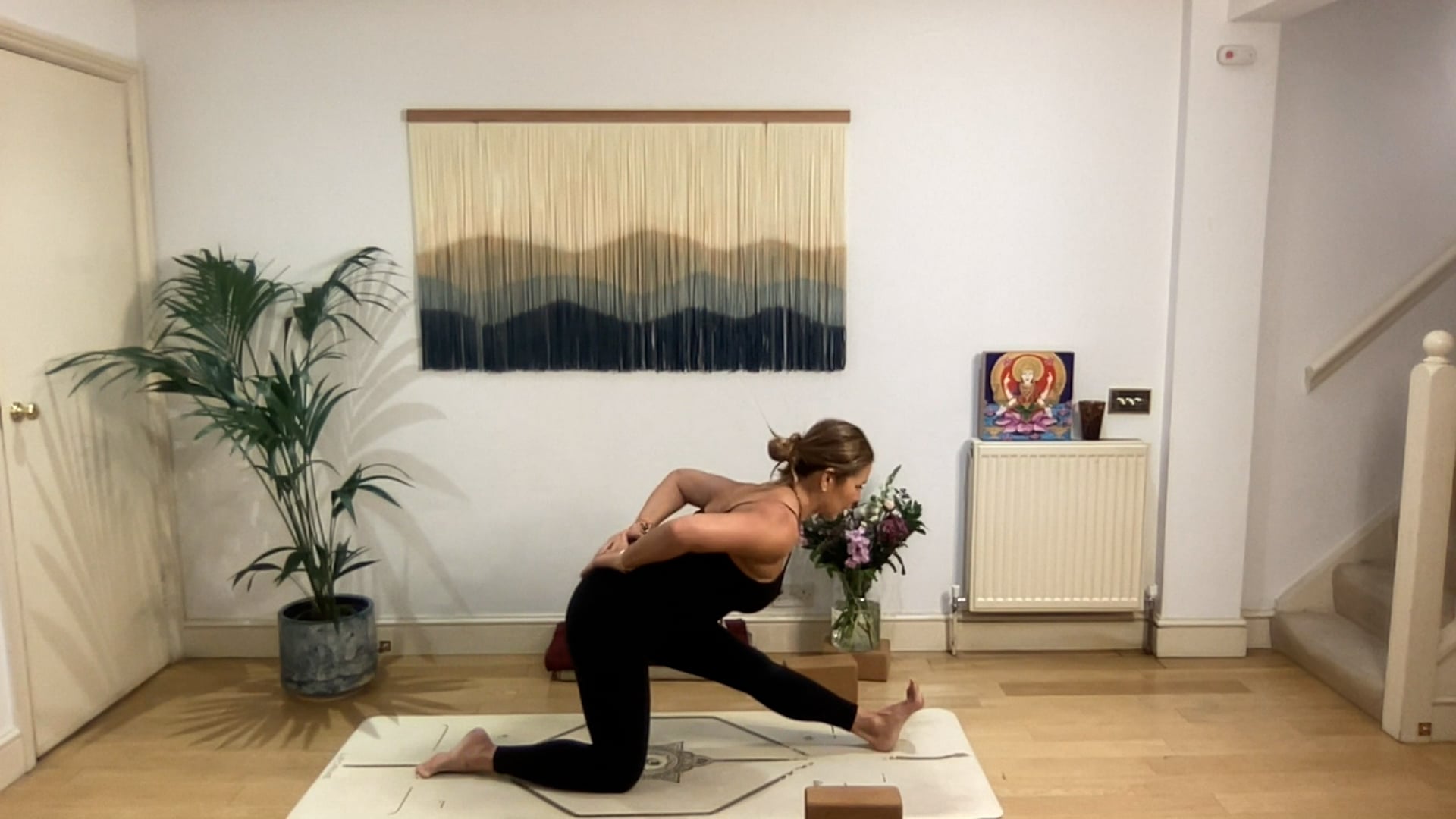 75 min Vinyasa Flow level 2/3 w/ Mia ...