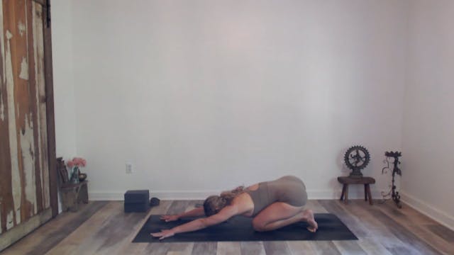 60 min YogaWorks w/ Ashley - Hips, Tw...