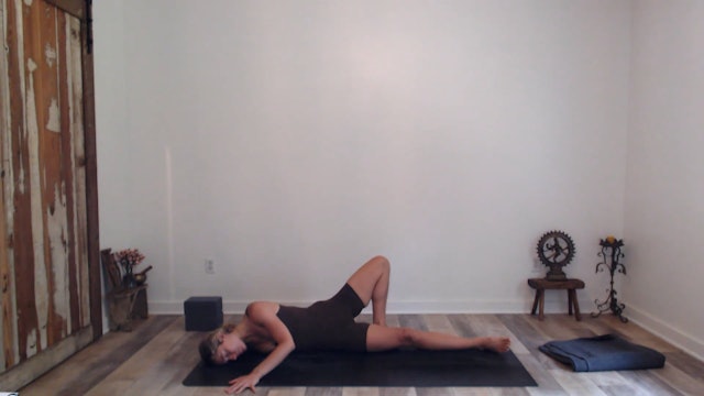 60 min YogaWorks w/ Ashley – Slow to Open – 07/05/2023