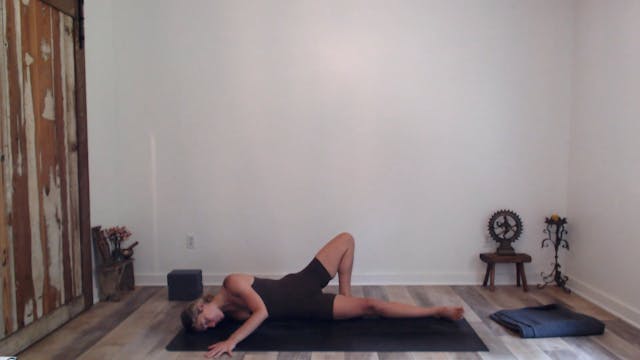 60 min YogaWorks w/ Ashley - Slow to ...