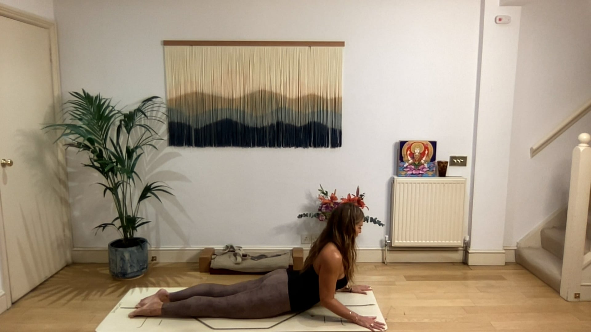 75 min Vinyasa Flow level 2/3 w/ Mia ...