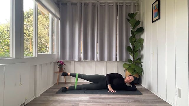 30 min Pilates + Glutes w/ Tracy 