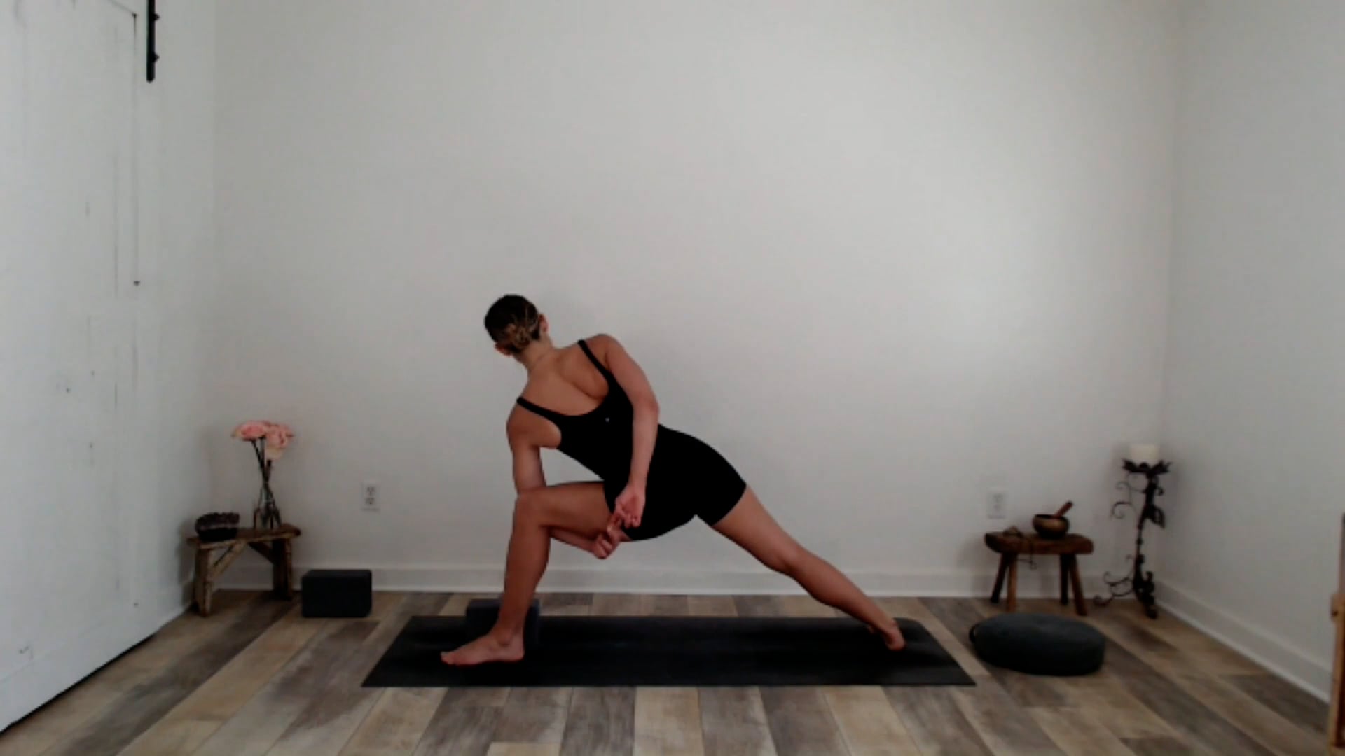 60 min Back Body Length, Shoulders & Hips Vinyasa Flow: Ashley