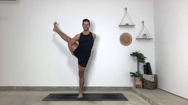 45 Min Vinyasa Flow 2-3 w/ Gustavo - ...