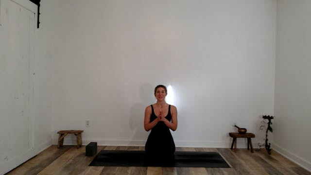 60 min Vinyasa Flow w/ Ashley- Twist,...