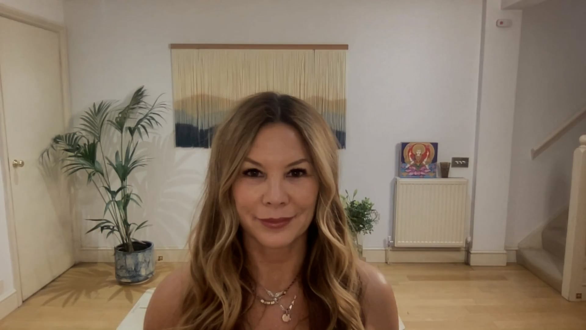 75 min Vinyasa Flow Level 2/3: Mia