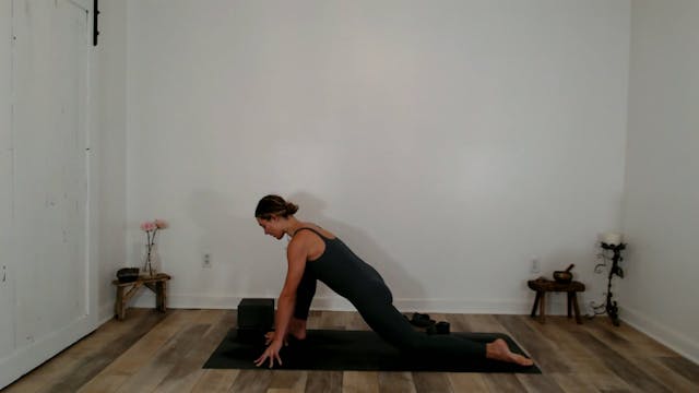 30 min Hatha Yoga: Ashley