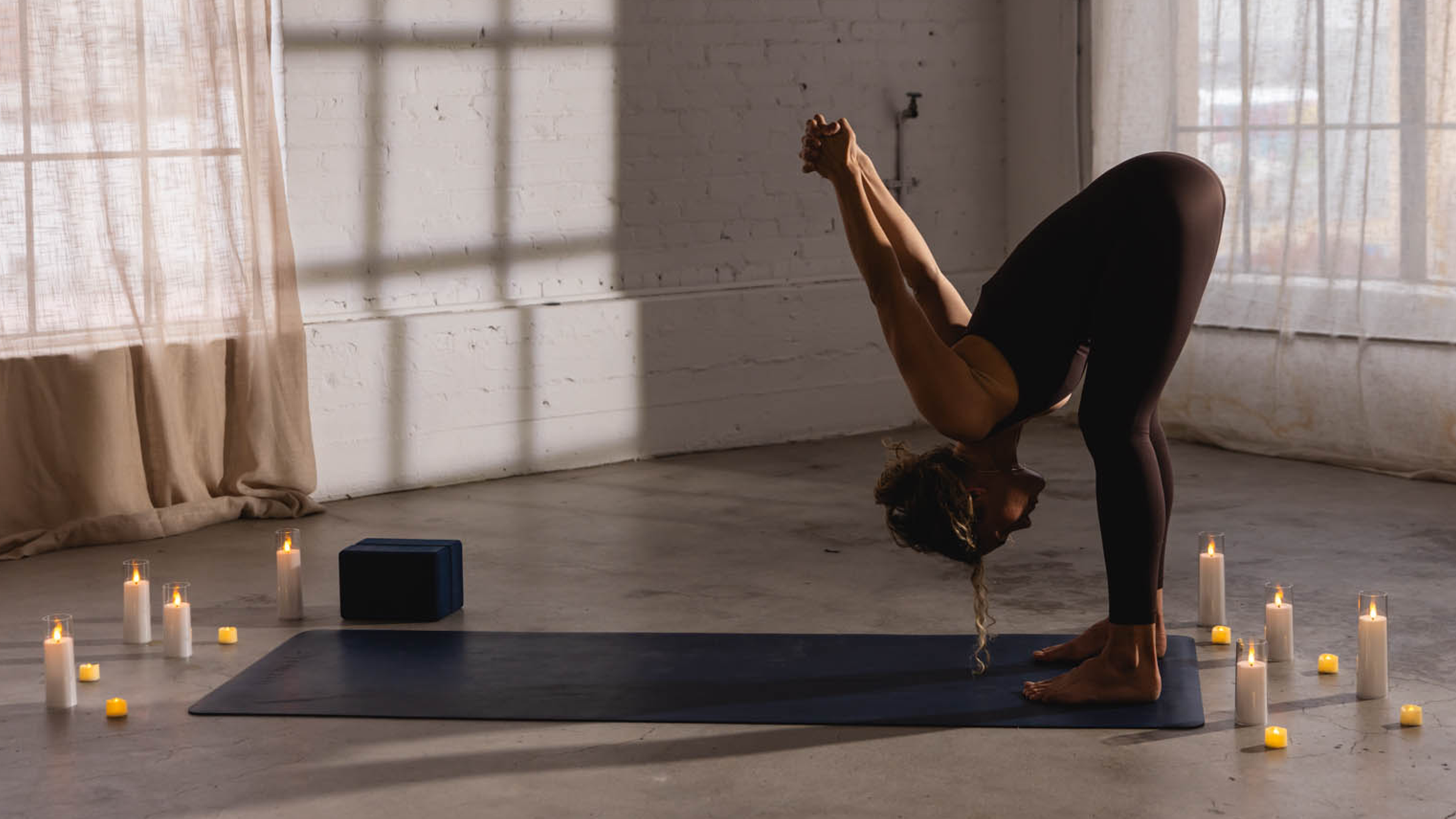 20 min Easeful Evening Flow w/ Ashley