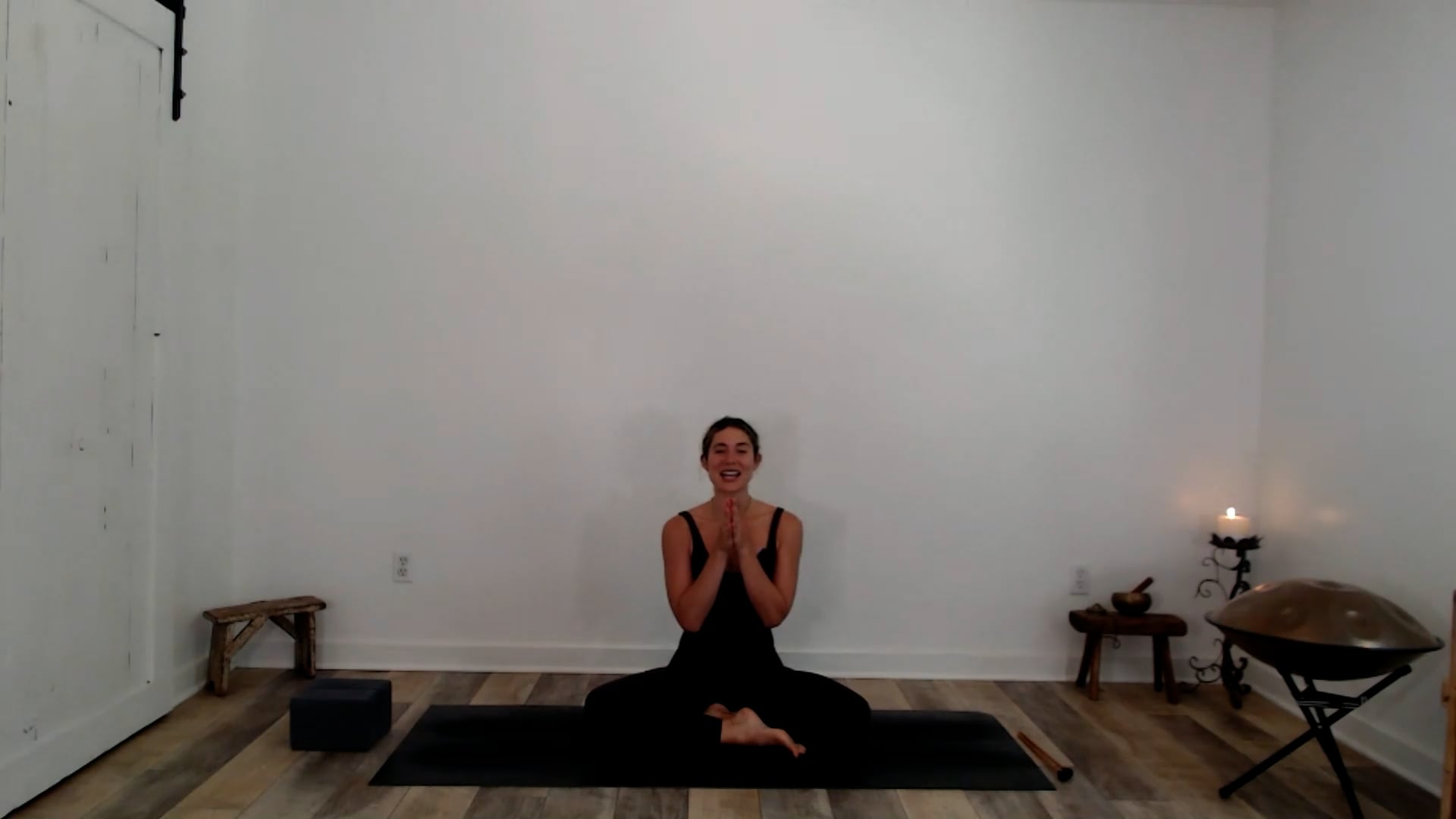 60 min Vinyasa Flow w/ Ashley - Susta...