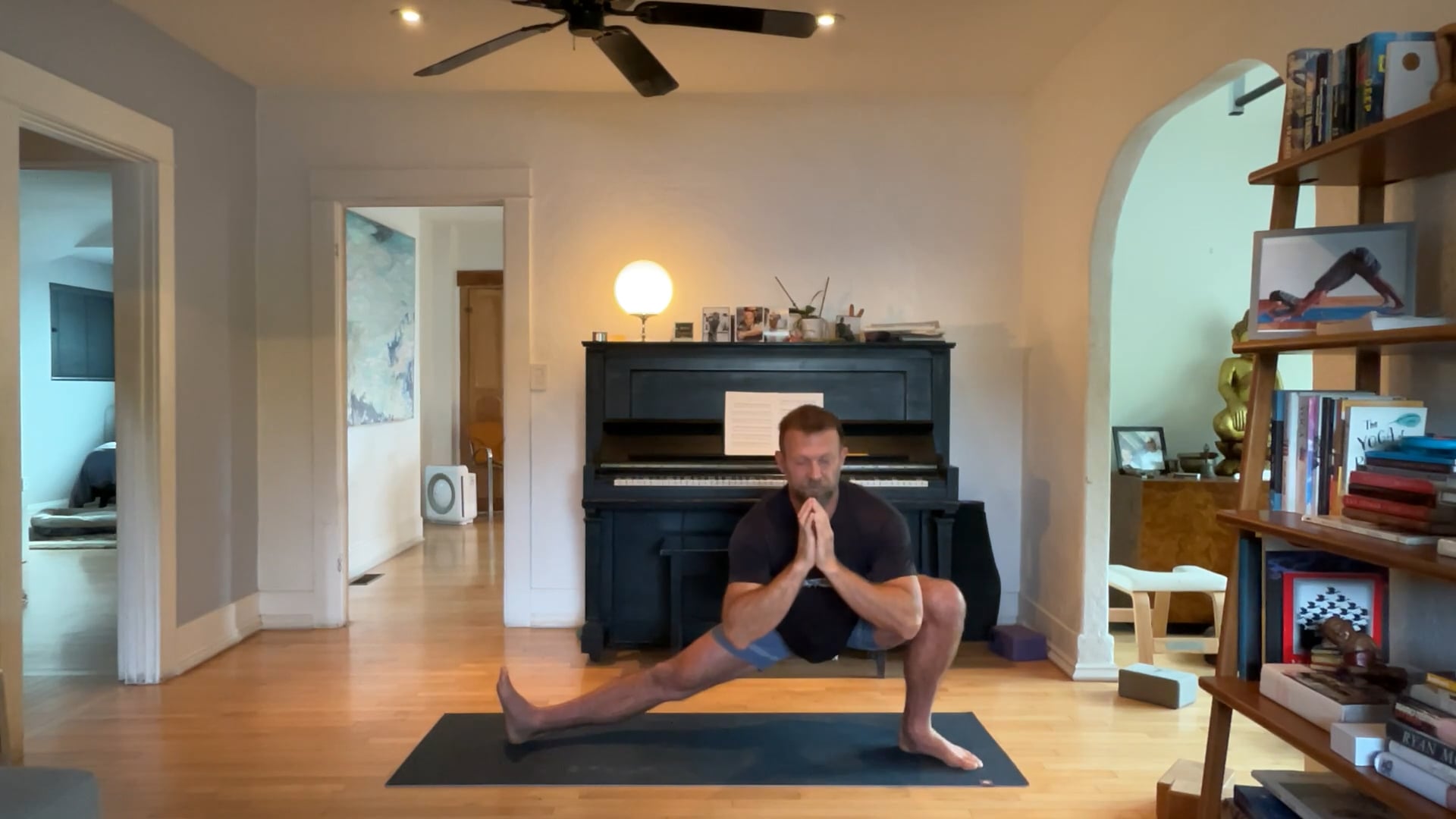 45 min Vinyasa Level 2- Creeps Up On You: Vytas