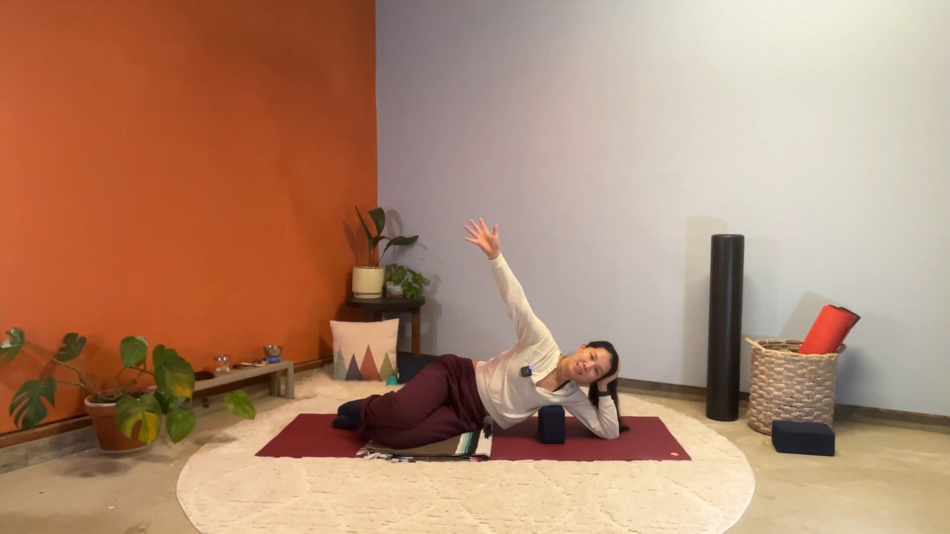 45 min SMR Party Therapeutic Yoga: Elena