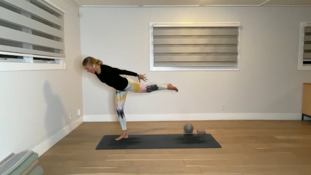 30 min Barre Tone: Maya