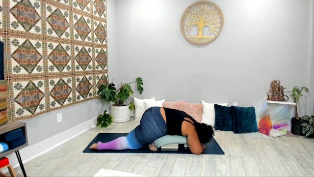 60 min. Yin Yoga w/ Tamika - Yoga phi...