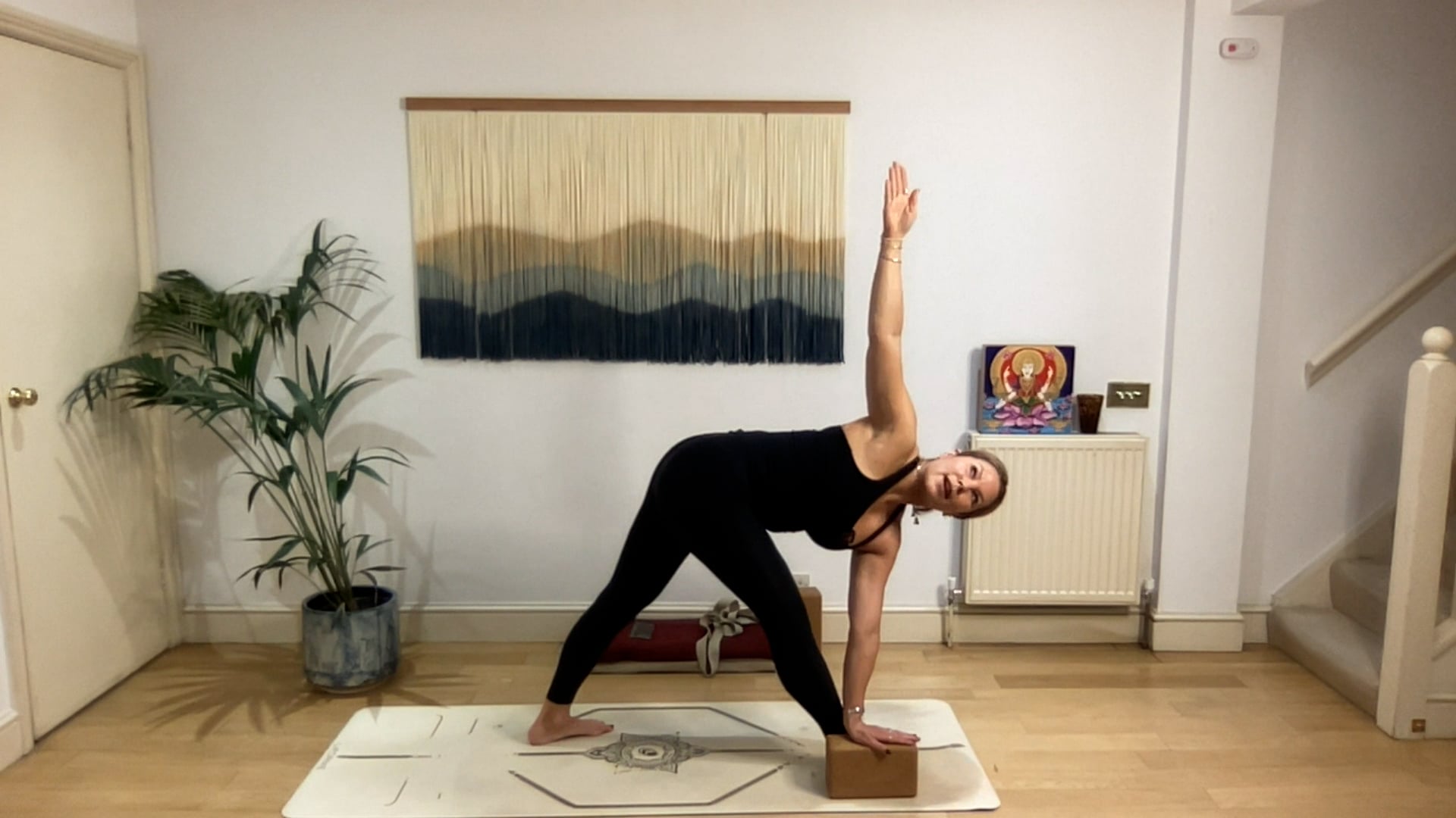 75 min Vinyasa Flow level 2/3 w/ Mia ...