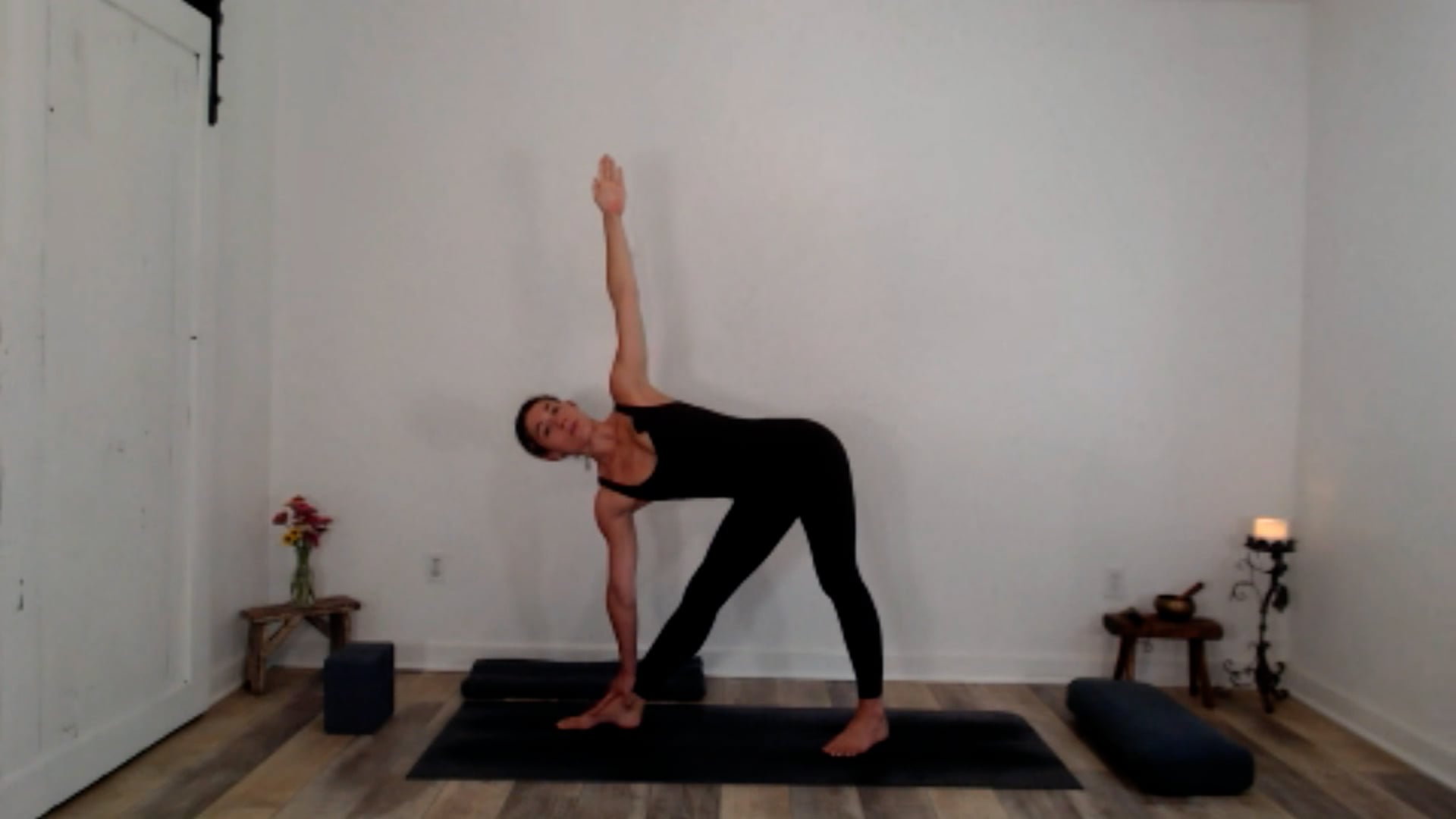 60 min Vinyasa Flow w/ Ashley - Exhal...