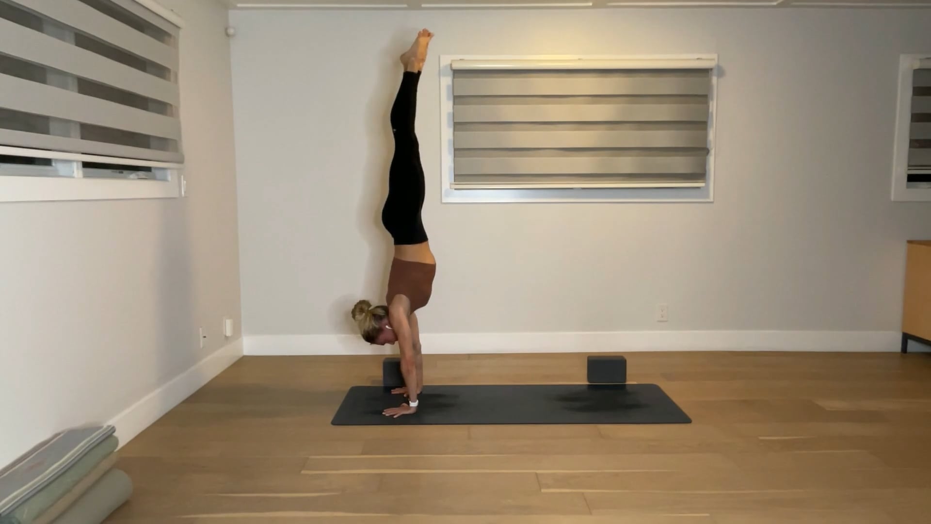 60 min YogaWorks Level 2: Maya