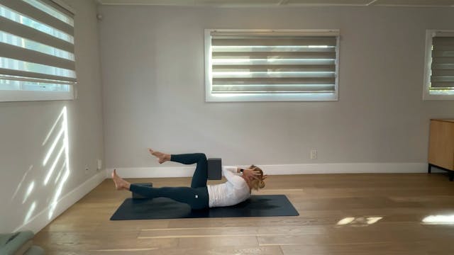 45 min YogaWorks All Levels: Maya