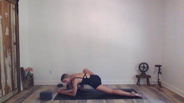 60 Min YogaWorks w/ Ashley - Flexibil...